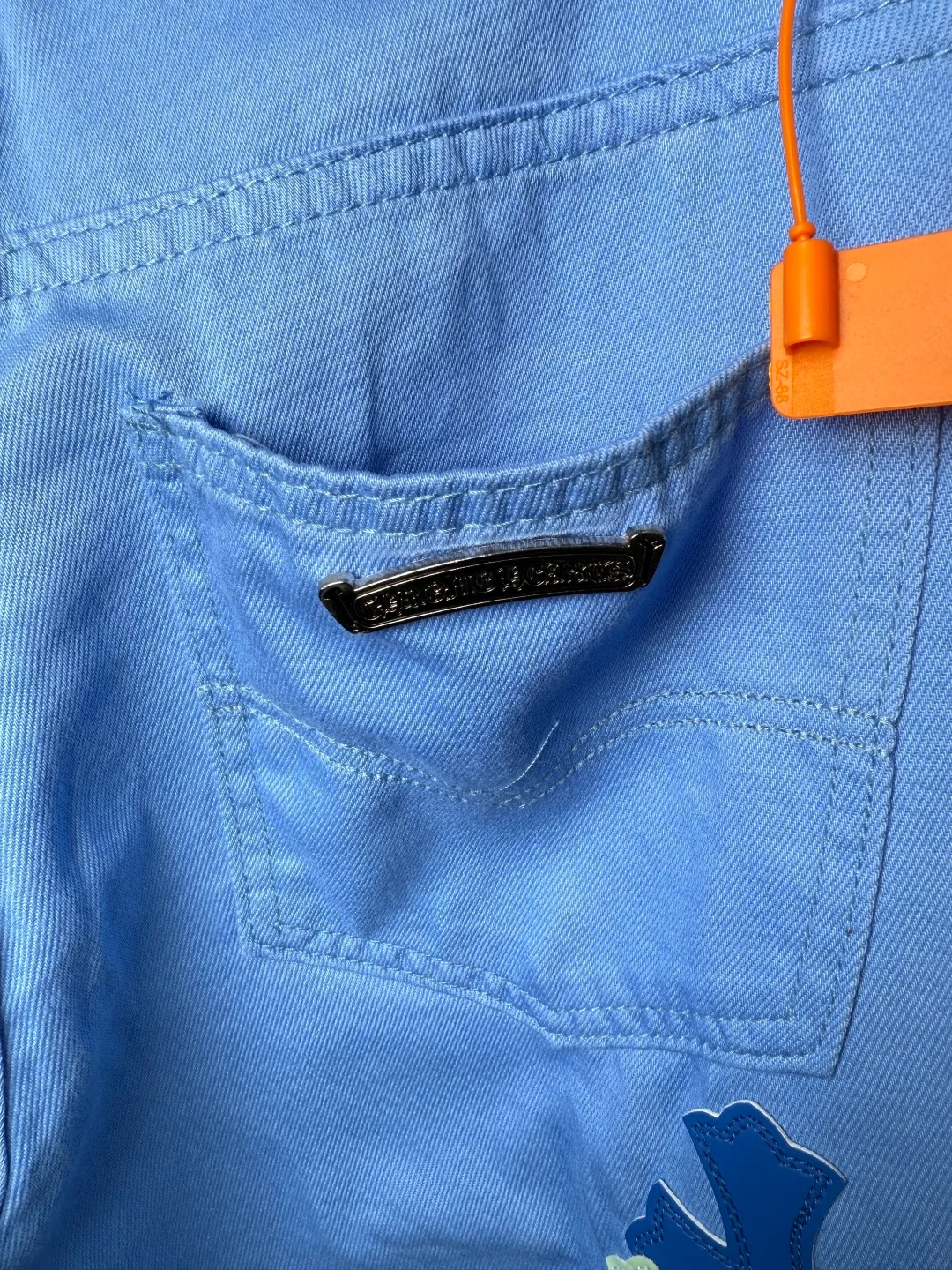 P270 💰 (Top version) CHROME HEARTS 25ss dopamine light blue cross-over leather washed jeans - Full of exploring the ultimate in fashion, Chrome Hearts' new Chrome Hearts pants not only present a unique style, the fresh ice blue color looks particularly youthful and energetic. The mid-high waist design is paired with a lazy and casual style, which not only shows long legs but also maintains a casual feel. It is a must-have fashion choice for trendy men and trendy women. Color: Dopamine light blue Size: 28-30-32-34 (corresponds to S-M-L-XL)